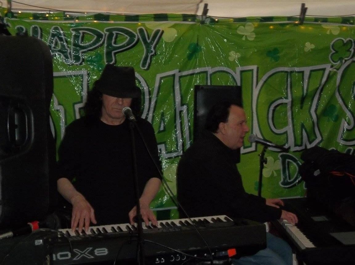 Harry Levicky at the dueling pianos