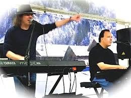Hermie and Harry dueling pianos performance photo